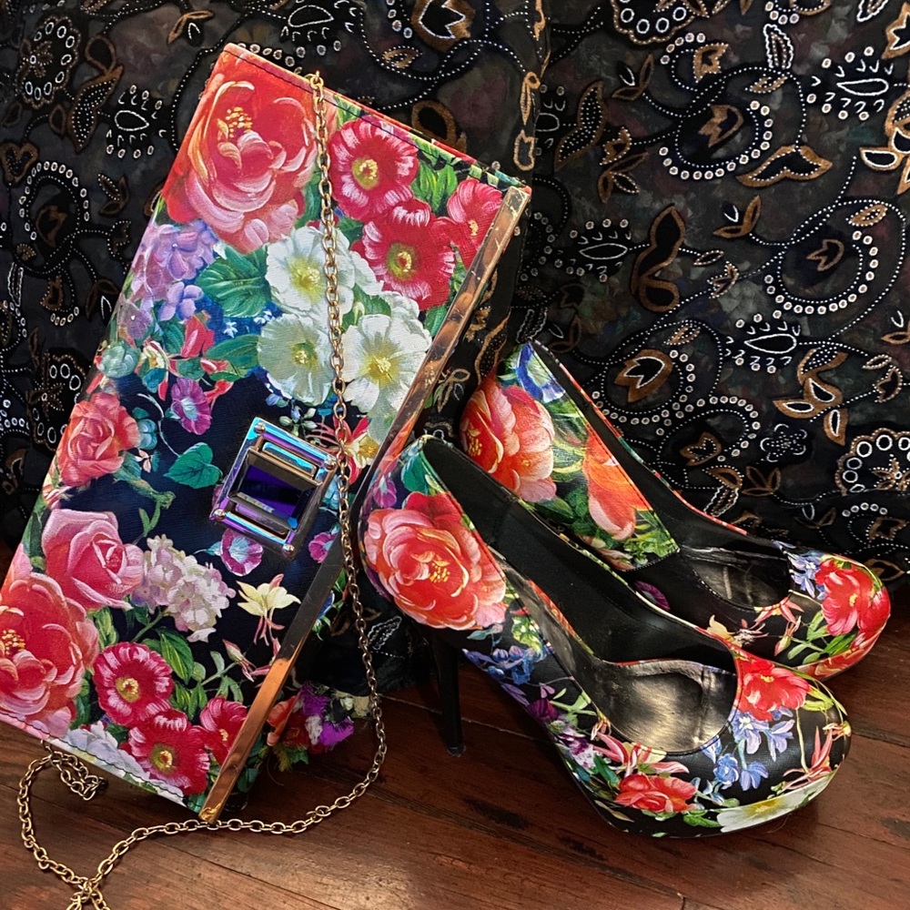 Size 10 stiletto heels with matching hand bag.